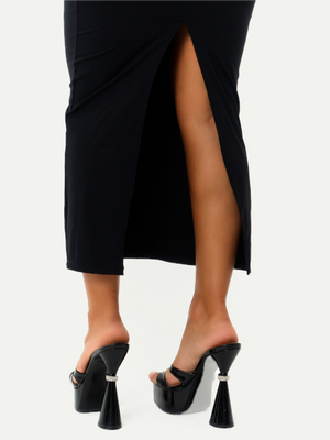 VESTIDO NEGRO CON FORMA DE RELOJ DE ARENA
